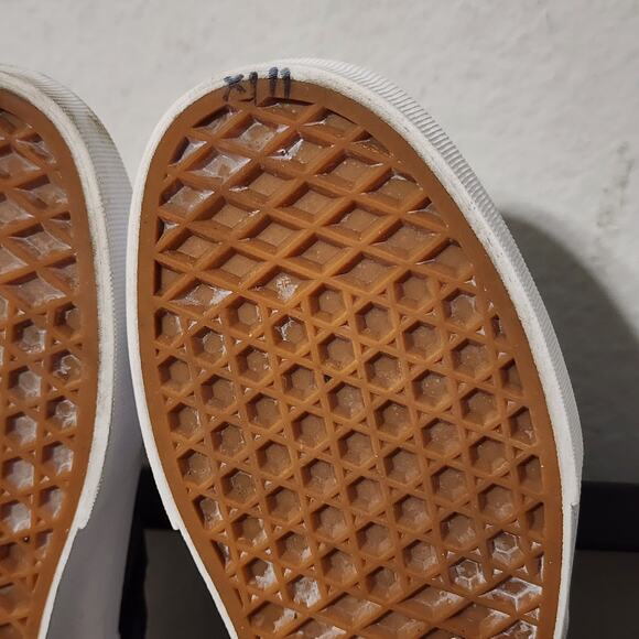 Vans Asher Perforated Leather Women's Slip-On Shoes Sneakers Size 7 Black - Picture 7 of 9